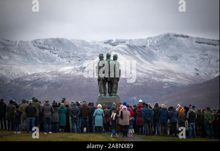 Servire i soldati e i veterani si riuniranno presso il commando Memorial a Spean Bridge, vicino a Fort William, per la commemorazione annuale cerimonia di domenica Foto Stock