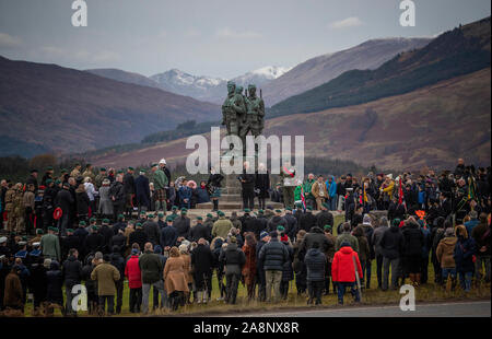 Servire i soldati e i veterani si riuniranno presso il commando Memorial a Spean Bridge, vicino a Fort William, per la commemorazione annuale cerimonia di domenica Foto Stock