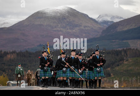 Servire i soldati e i veterani si riuniranno presso il commando Memorial a Spean Bridge, vicino a Fort William, per la commemorazione annuale cerimonia di domenica Foto Stock