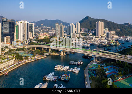 Vista aerea di Aberdeen Typhoon Shelter e Ap Lei Chau, Hong Kong Foto Stock