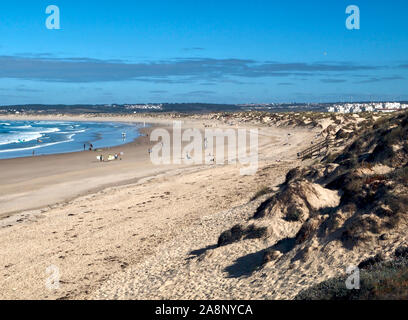 Spiaggia interminabile su Peniche in cantro del Portogallo Foto Stock