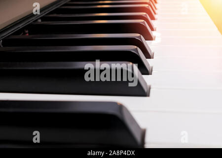 Close-up shot di pianoforte classico tastiera Foto Stock