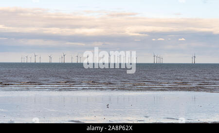 La Lynn e Radioestesia interna fattorie eoliche, visto da Skegness, Lincolnshire, England, Regno Unito Foto Stock