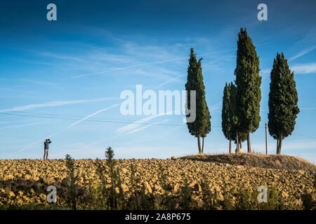 Fotografo nel paesaggio della Toscana, Italia, Europa Foto Stock