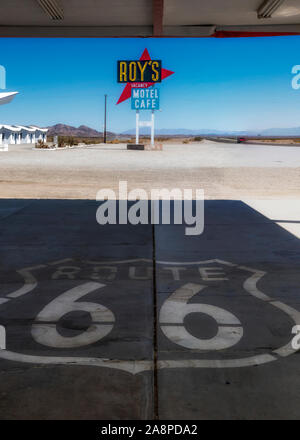 Roy il famoso arresto di gas in Amboy California Foto Stock