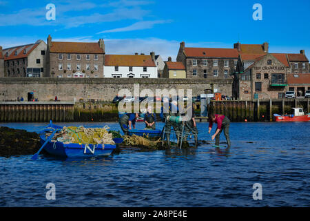 Gardo net prodotti della pesca alla foce del fiume Tweed, al di sotto del Ponte Vecchio, Berwick Upon Tweed, Englands la maggior parte delle città settentrionali. Foto Stock