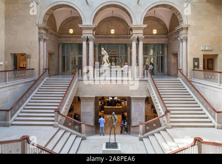 La grande scala nell'Art Institute of Chicago, Chicago, Illinois, Stati Uniti d'America Foto Stock