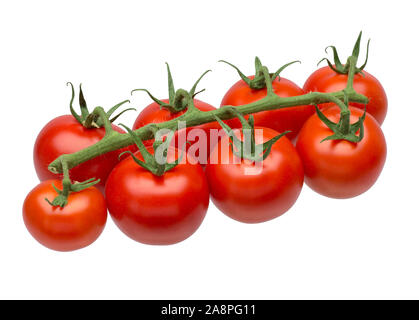 Rossi pomodori ciliegini isolate su sfondo bianco Foto Stock