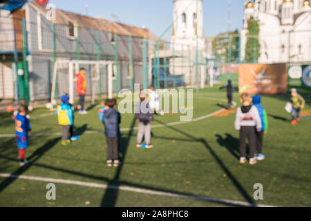 Ragazzi a una formazione di calcio. Il concetto di uno stile di vita sano e sport. Sfocata. Foto Stock