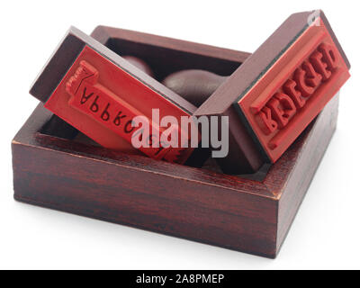 Approvate o rifiutate timbri in gomma su bianco Foto Stock