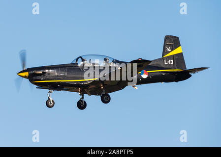 Un Pilatus PC-7 da 131 Squadrone (militare iniziale addestramento di volo) dell'aviazione reale dei Paesi Bassi. Foto Stock