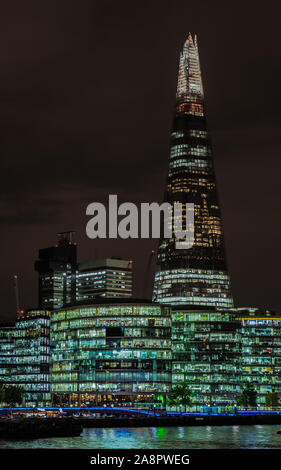 Londra,Shard,Renzo piano edifici,uffici a Londra,città notturna,luci Foto Stock