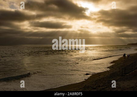 A luglio il tramonto sulla famosa Laguna Beach in California USA Foto Stock