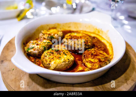 Funghi farciti al ristorante Mori, Yacht Classic Hotel, ECE Marina, Fethiye, Riviera Turca, Turchia Foto Stock