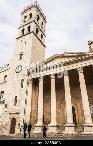 Chiesa di Santa Maria sopra Minerva in Assisi, Umbria, Italia. Foto Stock