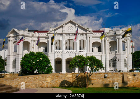 Il bianco, stile coloniale Ipoh City Hall in una giornata di sole. Foto Stock