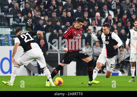 Rade Krunic (C.A. Milano) durante la serie di una partita di calcio tra Juventus e AC Milan presso lo stadio Allianz il 10 novembre, 2019 a Torino, Italia. Foto Stock