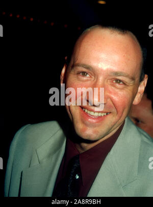 Westwood, CALIFORNIA, STATI UNITI D'AMERICA 6 marzo 1995 attore Kevin Spacey assiste Warner Bros Foto " focolaio " Premiere il 6 marzo 1995 a Mann Bruin Theatre di Westwood, California, Stati Uniti d'America. Foto di Barry re/Alamy Stock Photo Foto Stock