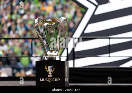 Seattle, Stati Uniti d'America. Decimo Nov, 2019. La tazza di MLS siede pronti e in attesa di essere sollevato dal Seattle sirene. Credito: Ben Nichols/Alamy Live News Foto Stock