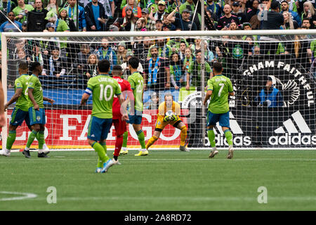 Seattle, Stati Uniti d'America. Decimo Nov, 2019. Stefan Frei (24) con mani sicure. Credito: Ben Nichols/Alamy Live News Foto Stock