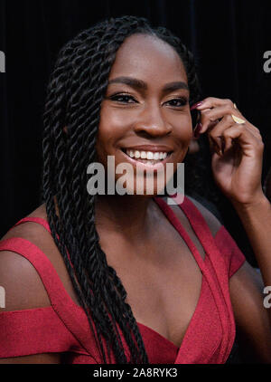 Santa Monica, Stati Uniti d'America. Decimo Nov, 2019. Giocatore di Tennis Coco Gauff arriva per il quarantacinquesimo annuale E! People's Choice Awards al Barker Hangar di Santa Monica, in California, Domenica, 10 novembre 2019. Foto di Jim Ruymen/UPI Credito: UPI/Alamy Live News Foto Stock