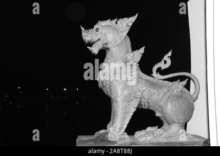 Antica buddista Siamese Loy Krathong feste danzanti Roi Et, Thailandia Foto Stock