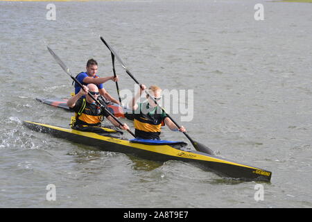 Corse di canoa sul fiume Hamble. Vista dal molo nel fiume Hamble Country Park. Hasler Finals 2019 Foto Stock