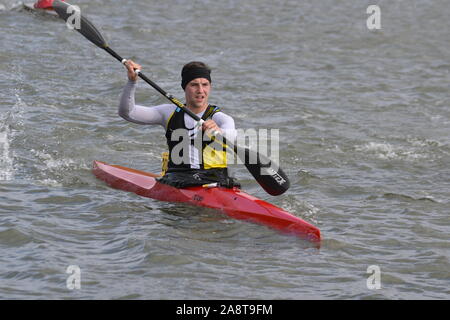 Corse di canoa sul fiume Hamble. Vista dal molo nel fiume Hamble Country Park. Hasler Finals 2019 Foto Stock