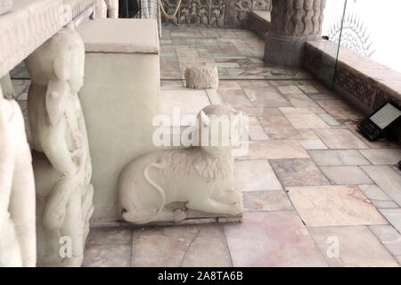 Dettaglio del Takht-e Marmar (Marmo trono) con lion scultura, Golestan Palace (Palazzo di Marmo, Palazzo delle rose), royal Qajar inTehran complessa, Iran. Nazioni Unite Foto Stock