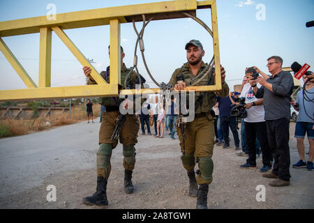 (191111) -- NAHARAYIM, nov. 11, 2019 (Xinhua) -- la gente visita l' isola di pace in una zona conosciuta come 'Naharayim' in ebraico e 'Baquora' in arabo, sul confine della Giordania e Israele su nov. 9, 2019. Il re Abdullah II di Giordania su nov. 10 annunciato ufficialmente la cessazione di un accordo di leasing quale parte della Giordania la terra di Israele. Nel 1994 il trattato di pace tra Israele e Giordania Giordania ha accettato di lasciare Israele locazione i due settori di Baqoura e Ghumar per venticinque anni ma ha il diritto di non rinnovare il contratto di locazione di terra. (Gil Eliyahu/JINI/Handout via Xinhua) Foto Stock