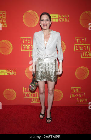 Pasadena, Stati Uniti d'America. 10 Nov 2019. Suzanne Cryer, alla serata di apertura di 'Il grande salto' a Pasadena playhouse di Pasadena, in California, il 10 novembre 2019. Credit Faye Sadou/MediaPunch Credito: MediaPunch Inc/Alamy Live News Foto Stock