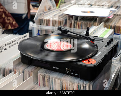 Parigi ama i collezionisti di vinile record fiera di Parigi Francia 10/11/2019 Foto Stock