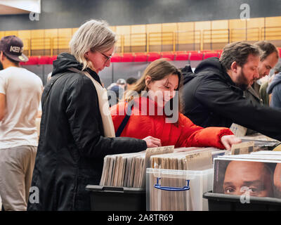 Parigi ama i collezionisti di vinile record fiera di Parigi Francia 10/11/2019 Foto Stock