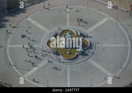 Neptunbrunnen, Spandauer Strasse, nel quartiere Mitte di Berlino, Deutschland Foto Stock