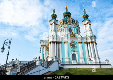 Barocca di San Andrea la Chiesa (Cattedrale di Sant'Andrea, 1747 - 1754), progettato dall'architetto imperiale Bartolomeo Rastrelli. A Kiev, Ucraina Foto Stock