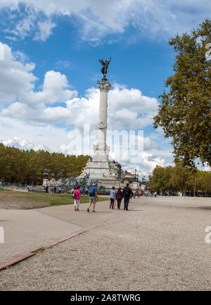 Bordeaux, Francia - 9 Settembre 2018: Esplanade des Quinconces, la fontana del monumento aux in Girondins Bordeaux. Francia Foto Stock