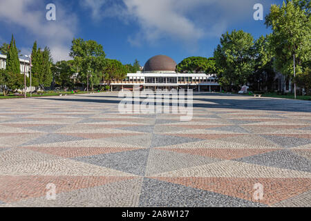 Lisbona, Portogallo. Planetario de Lisboa Planetarium aka Calouste Gulbenkian planetario astronomia la scienza e l'universo dell'istruzione. Il quartiere Belem Foto Stock