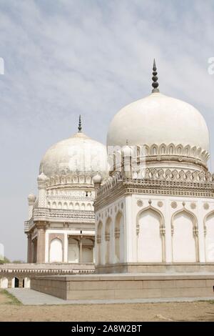 Qutub Shahi tombe : essi sono situati nel Ibrahim Bagh, vicino al famoso Golconda Fort a Hyderabad, in India. Foto Stock