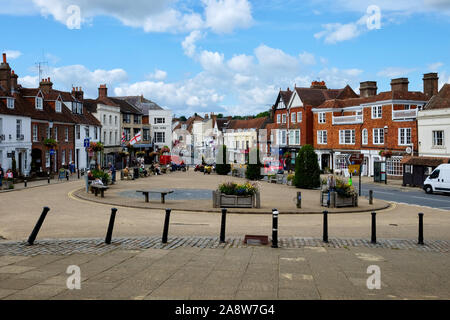 La piazza della città nella città di battaglia, vicino a Hastings, east sussex, girato in estate Foto Stock