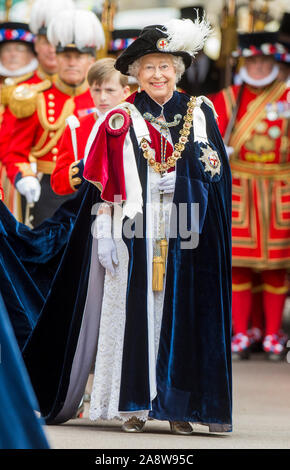 HM la Regina e di altri membri della famiglia reale frequentare l'Ordine della Giarrettiera cerimonia al Castello di Windsor. Foto di David 15.06.15 Parker Foto Stock