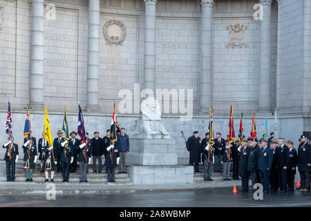 Aberdeen, Scozia - 10 Nov 2019: i veterani e i membri delle forze armate britanniche prendere parte all'annuale Giorno del Ricordo cerimonia al Schoolhill Memoriale di guerra di Aberdeen. Foto Stock