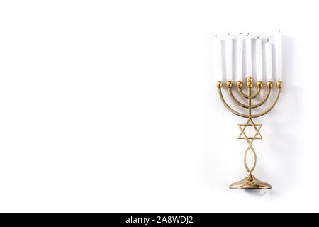 Jewish Hanukkah menorah isolati su sfondo bianco. Vista superiore Foto Stock