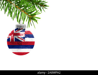 Vetro palla di Natale toy isolato su sfondo bianco con lo Stato di bandiera delle Hawaii Foto Stock