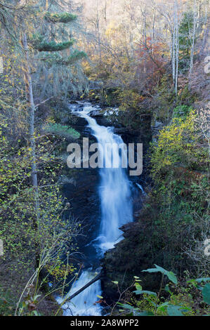 Il fiume Moness e cascate all'Birks di Aberfeldy Foto Stock