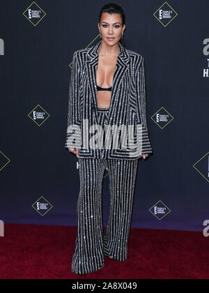 Kourtney Kardashian indossando Naeem Khan arriva a 2019 E! People's Choice Awards tenutosi a Barker Hangar su Novembre 10, 2019 in Santa Monica, Los Angeles, California, USA. (Foto di Xavier COLLIN/Image Press Agency) Foto Stock