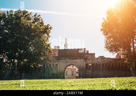 Avignone, PROVENZA / Francia - 27 Settembre 2018: Avignone le mura della città Foto Stock