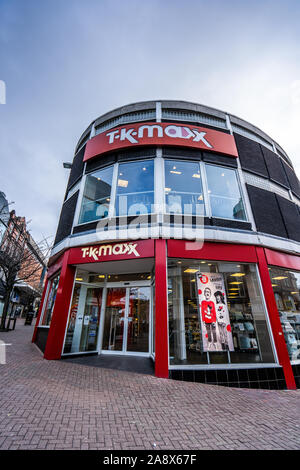 Global brand grandi rivenditori discount TK Maxx sulla strada alta di Hanley, Stoke on Trent, Staffordshire Foto Stock