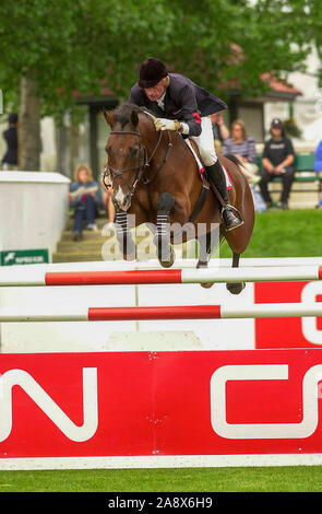 L'Abete continentale Prati 2002, PRESTAZIONI NC Grand Prix, Joe Fargis (USA) riding Edgar Foto Stock