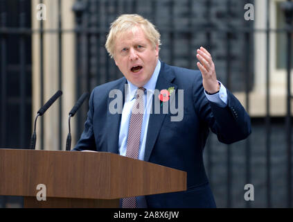 Primo Ministro britannico Boris Johnson annuncia formalmente un dodicesimo dicembre elezioni generali di Downing Street dopo la riunione con la regina in precedenza in th Foto Stock