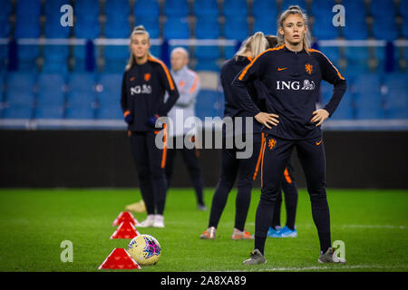 ARNHEM, formazione dell'Oranje donne nazionale team prima della partita contro la Slovenia, Paesi Bassi, Voetbal, stadio Gelredome in Arnhem, 11-11-2019, Joelle Smits dei Paesi Bassi durante la formazione Foto Stock